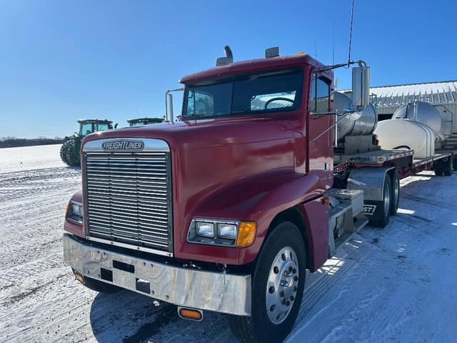 Image of Freightliner FLD equipment image 4