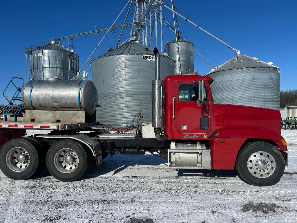 1993 Freightliner FLD Equipment Image0