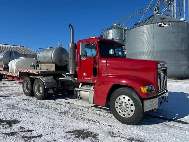 Image of Freightliner FLD equipment image 3