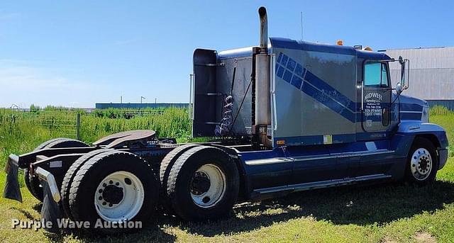 Image of Freightliner FLD equipment image 4