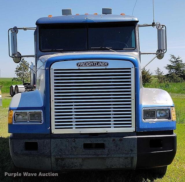 Image of Freightliner FLD equipment image 1