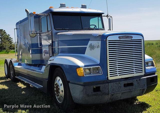 Image of Freightliner FLD equipment image 2