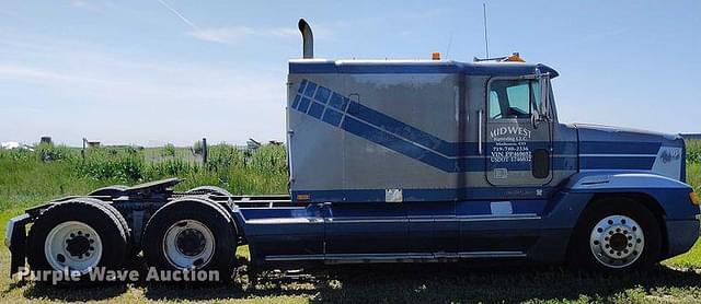 Image of Freightliner FLD equipment image 3