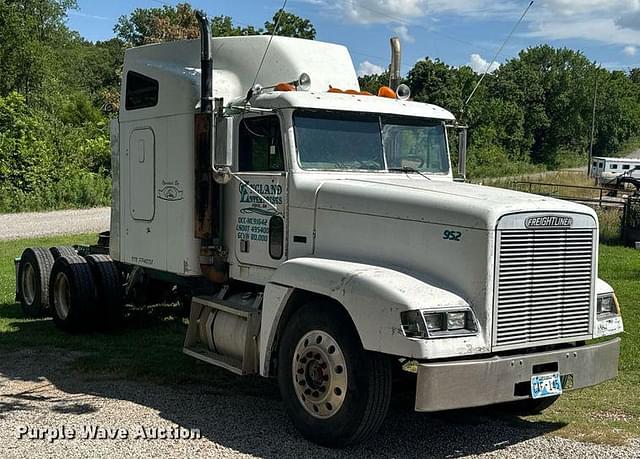 Image of Freightliner FLD equipment image 2
