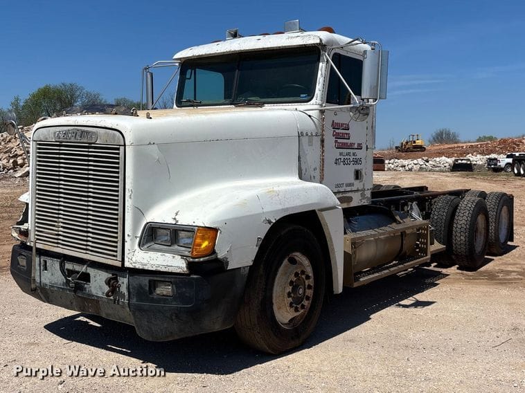 1993 Freightliner FLD Equipment Image0