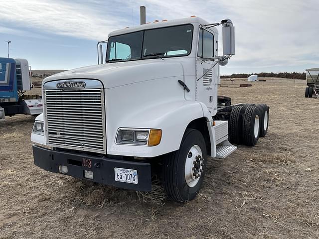 Image of Freightliner FLD112 equipment image 1