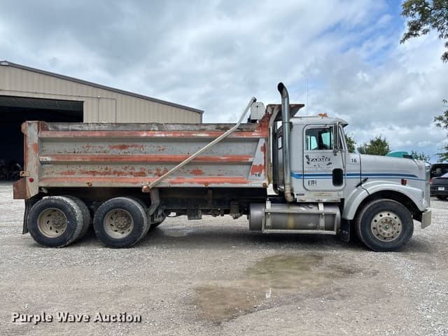 Image of Freightliner FLD120 equipment image 3