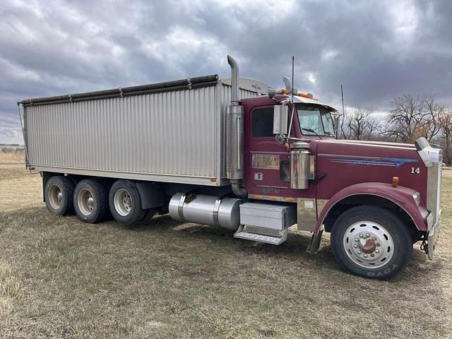 Image of Freightliner FLD120 equipment image 2