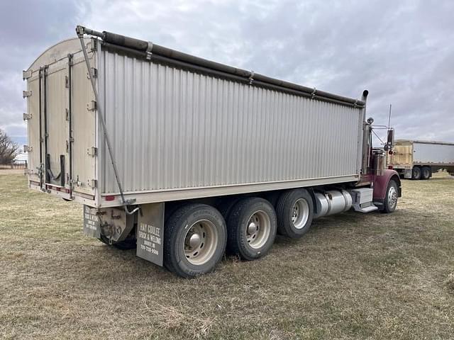 Image of Freightliner FLD120 equipment image 3