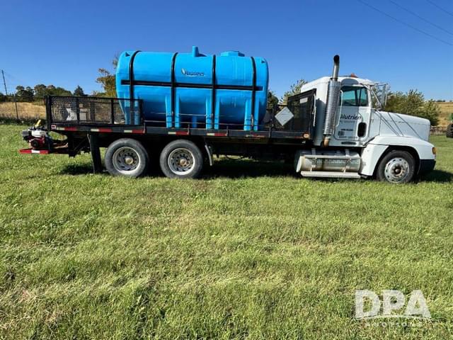 Image of Freightliner FLD120 equipment image 3