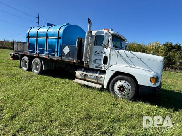 Image of Freightliner FLD120 equipment image 1