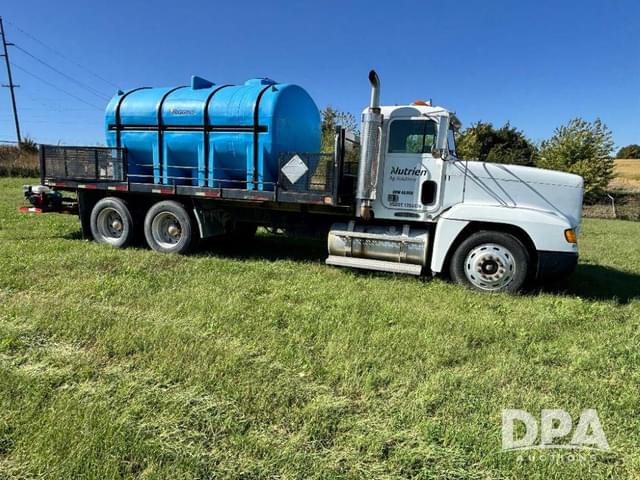 Image of Freightliner FLD120 equipment image 2