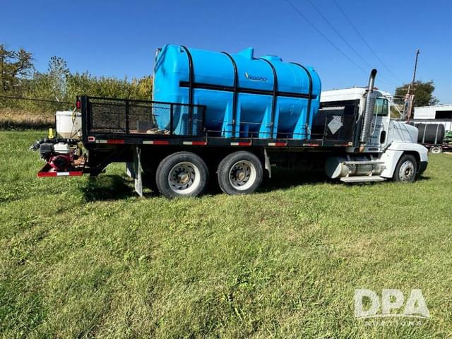 Image of Freightliner FLD120 equipment image 4