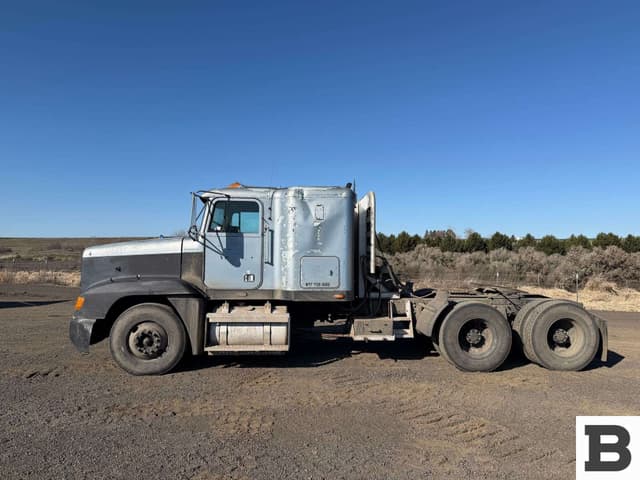Image of Freightliner FLD120 equipment image 1