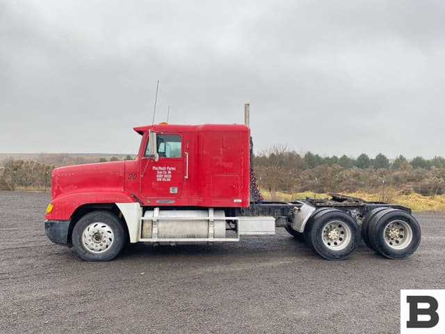 Image of Freightliner FLD120 equipment image 2