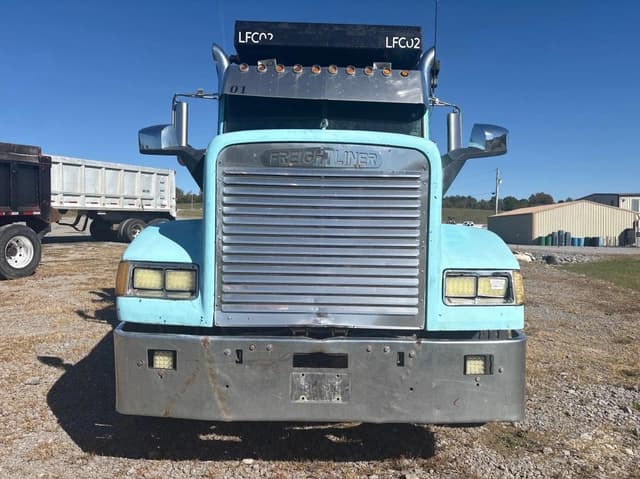 Image of Freightliner FLD120 equipment image 4