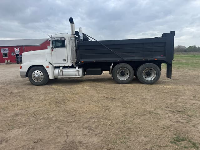 Image of Freightliner FLD120 equipment image 4