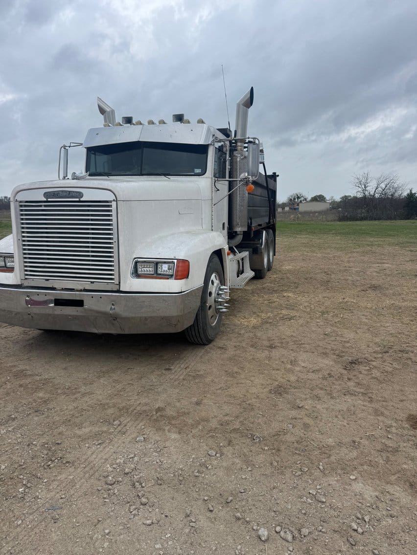 1993 Freightliner FLD120 Equipment Image0