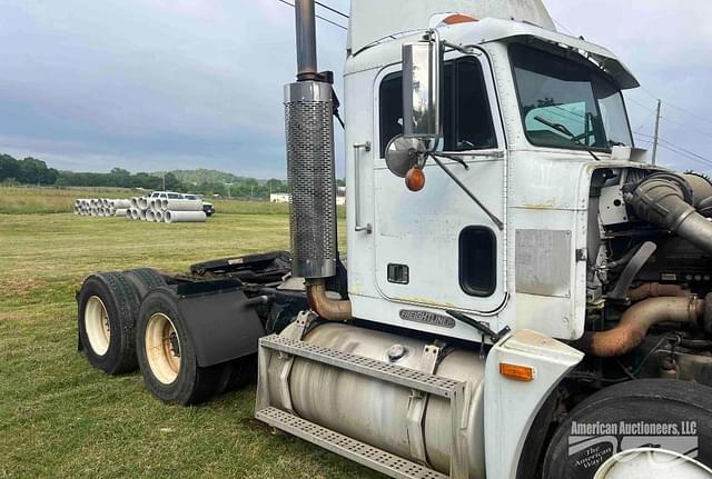 Image of Freightliner FLD120 equipment image 2