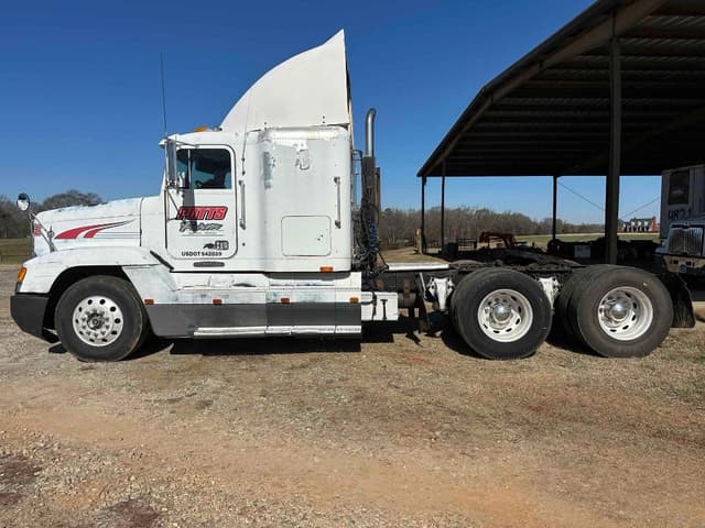 Image of Freightliner FLD120 equipment image 1