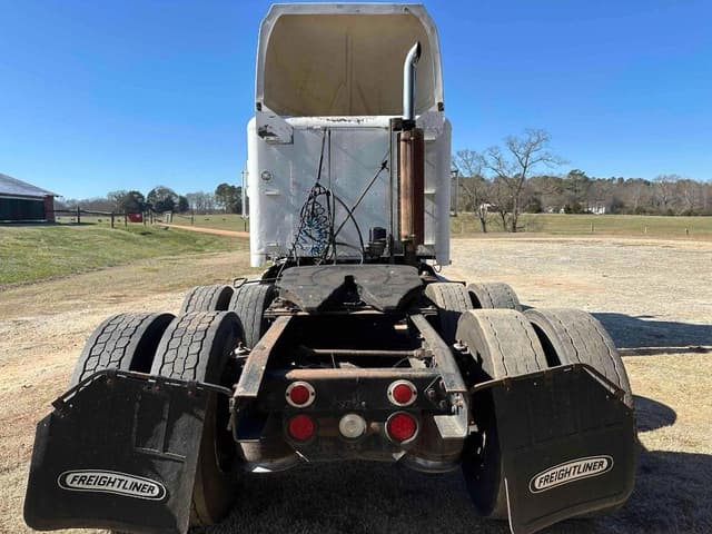 Image of Freightliner FLD120 equipment image 3