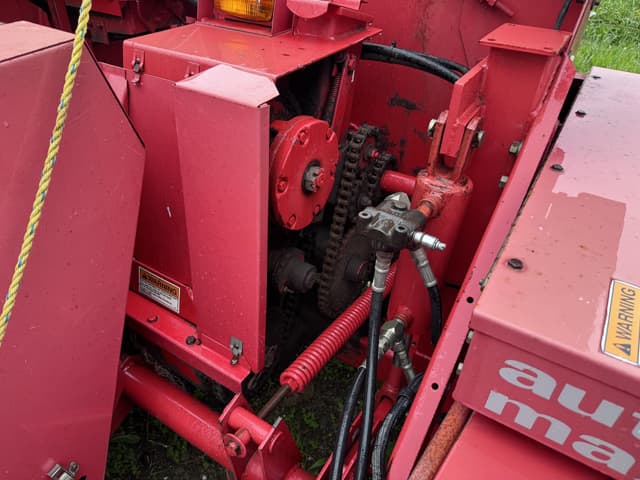 Image of Gehl 1065 equipment image 4