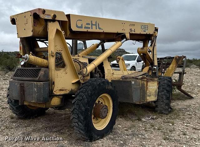 Image of Gehl 1083 equipment image 4