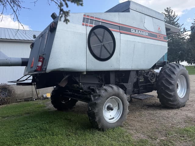 Image of Gleaner R42 equipment image 2