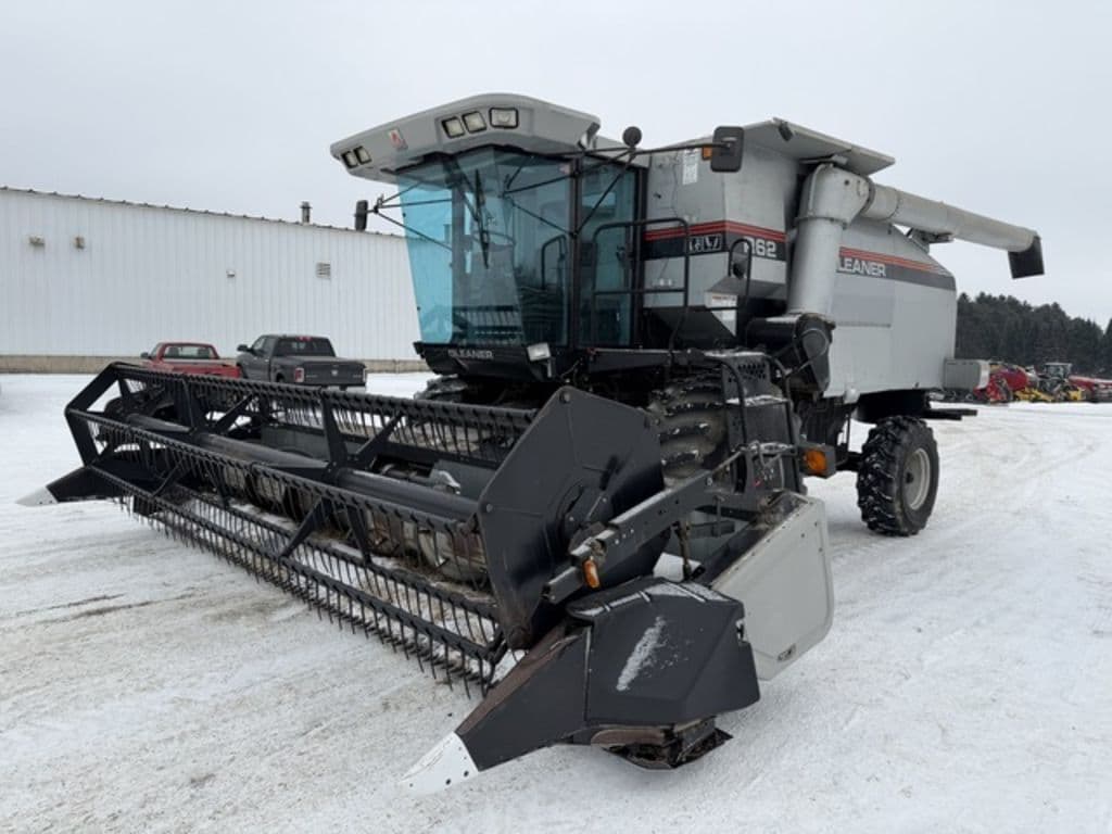 Image of Gleaner R62 Primary image