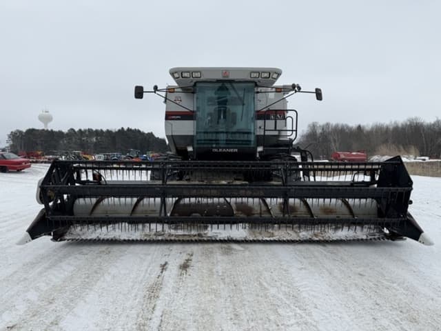 Image of Gleaner R62 equipment image 1