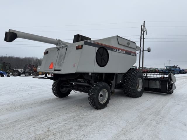Image of Gleaner R62 equipment image 4