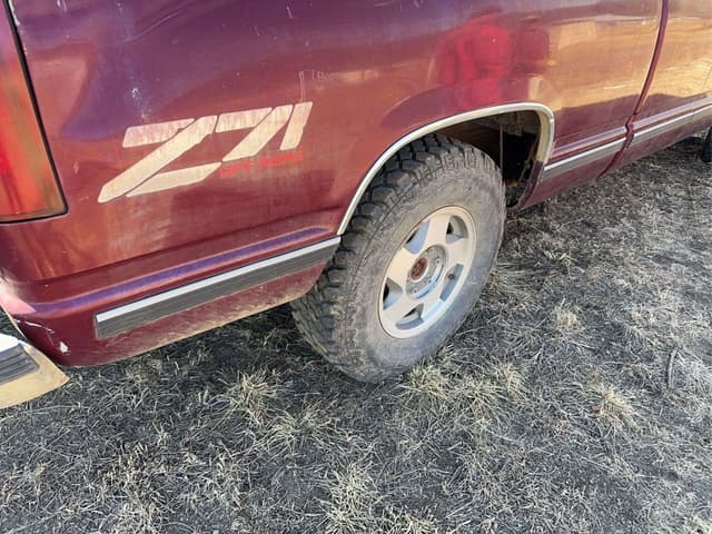 Image of GMC Sierra 1500 equipment image 2