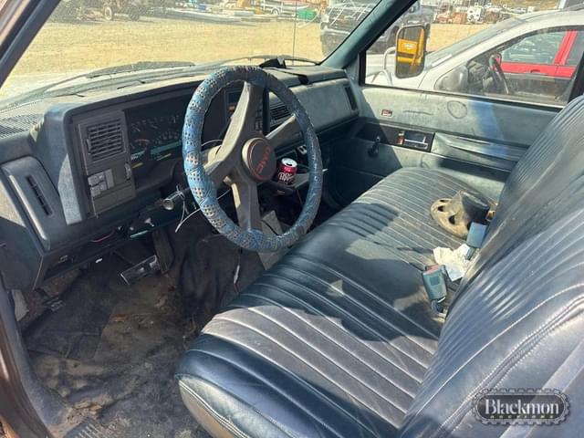 Image of GMC 3500 equipment image 2
