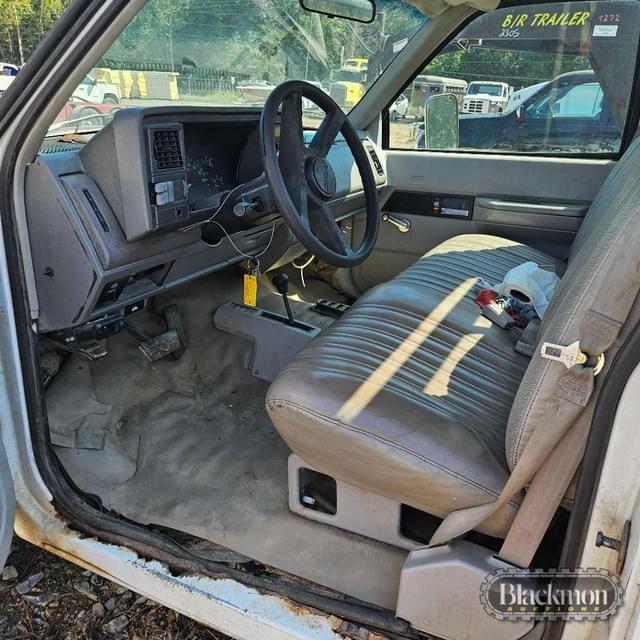 Image of GMC 3500 equipment image 1