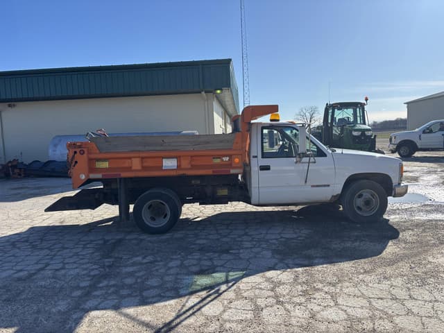 Image of GMC 3500HD equipment image 4