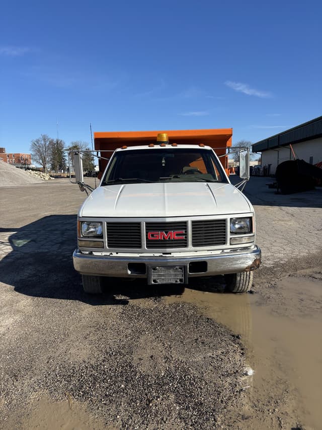 Image of GMC 3500HD equipment image 3