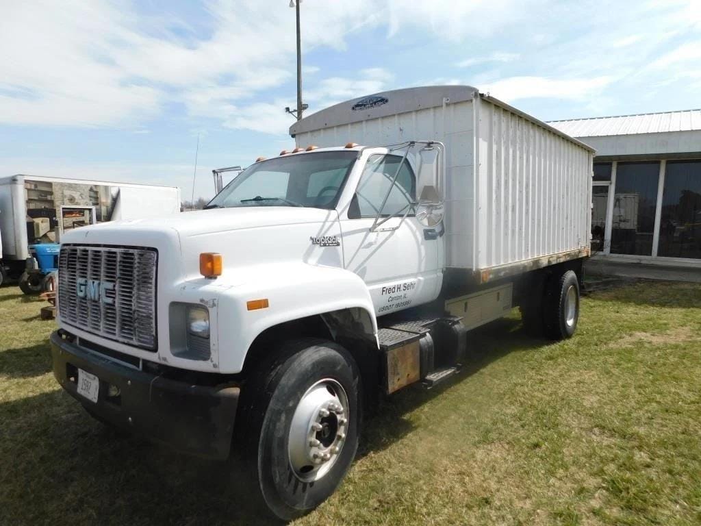 1993 GMC 7000 Equipment Image0