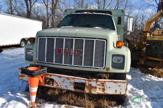 Image of GMC C6000 equipment image 1