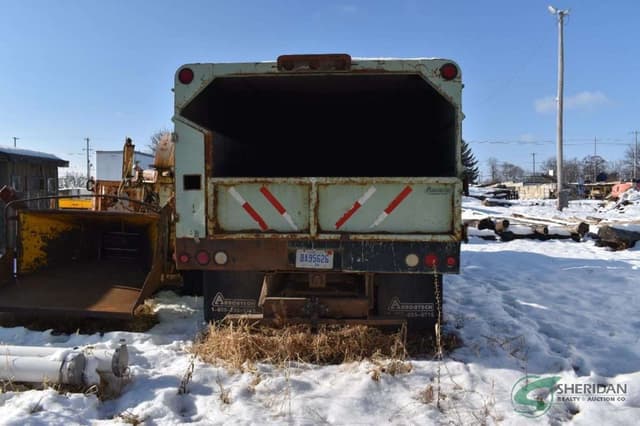 Image of GMC C6000 equipment image 3