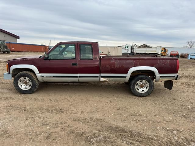 Image of GMC K2500 equipment image 2
