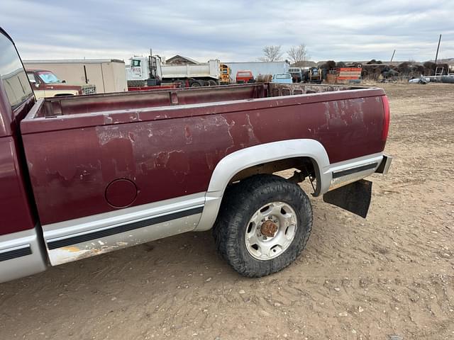 Image of GMC K2500 equipment image 4