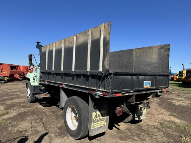 Image of GMC Topkick equipment image 3