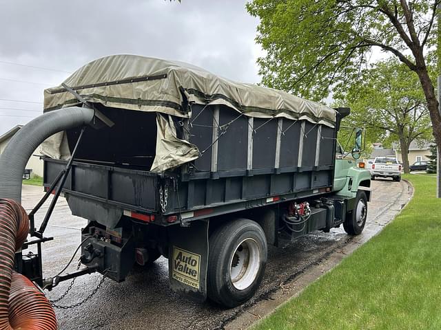 Image of GMC TopKick C6500 equipment image 4