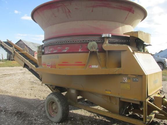 Image of Haybuster H1000 equipment image 2