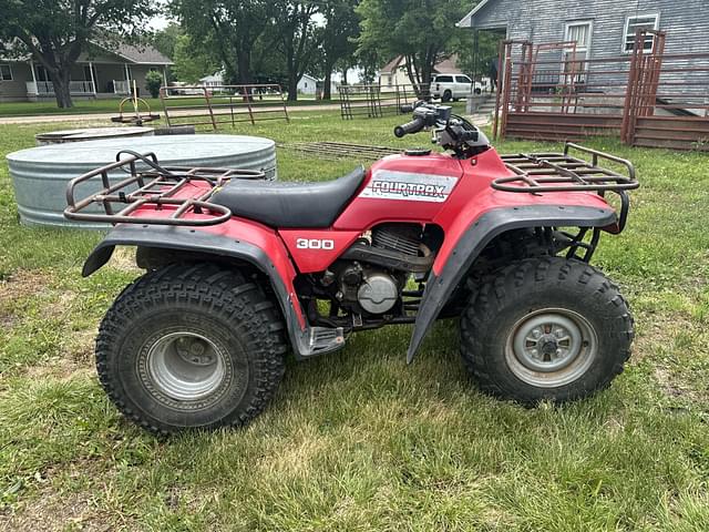 Image of Honda 300 equipment image 3