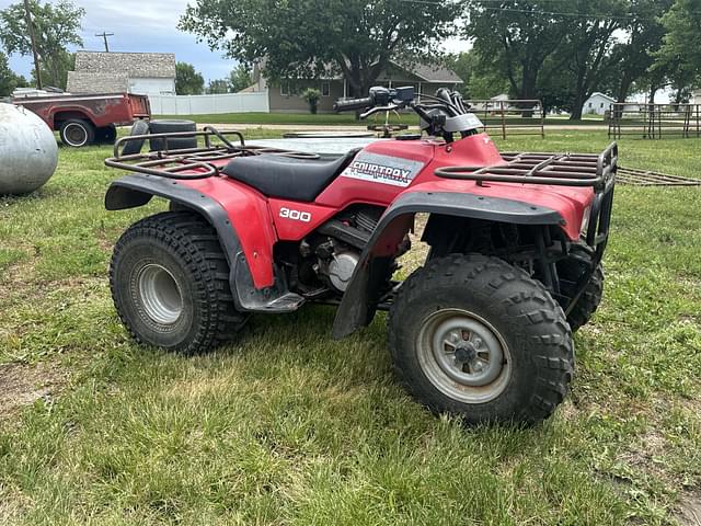 Image of Honda 300 equipment image 1