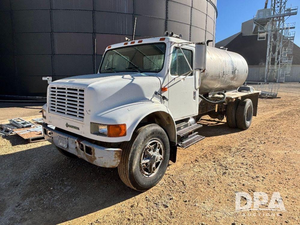 1993 International 4900 Equipment Image0