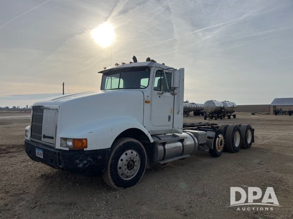 1993 International 9400 Equipment Image0