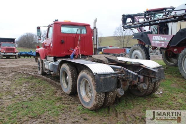 Image of International Navistar equipment image 3