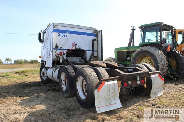 Image of International Navistar equipment image 3